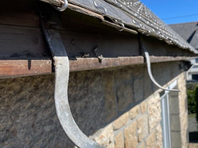 Remplacement d'une gouttière - chantier de rénovation - GB type 