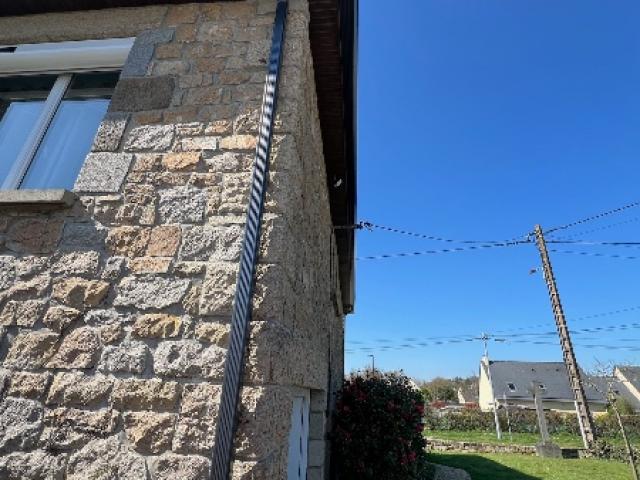Remplacement d'une gouttière - chantier de rénovation - GB type 